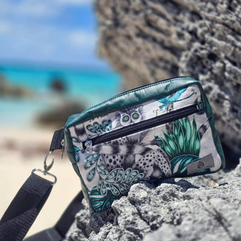 Lifestyle shot Candice in Bermuda