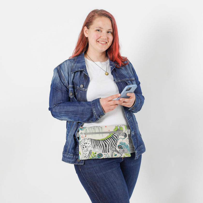 Lifestyle shot of Chivon hands free