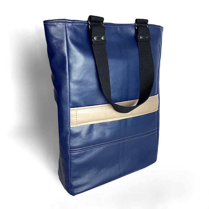 back view of the Travel Tote