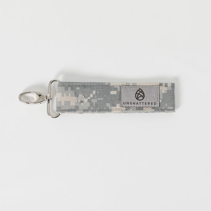 U.S Army key clip with gray label