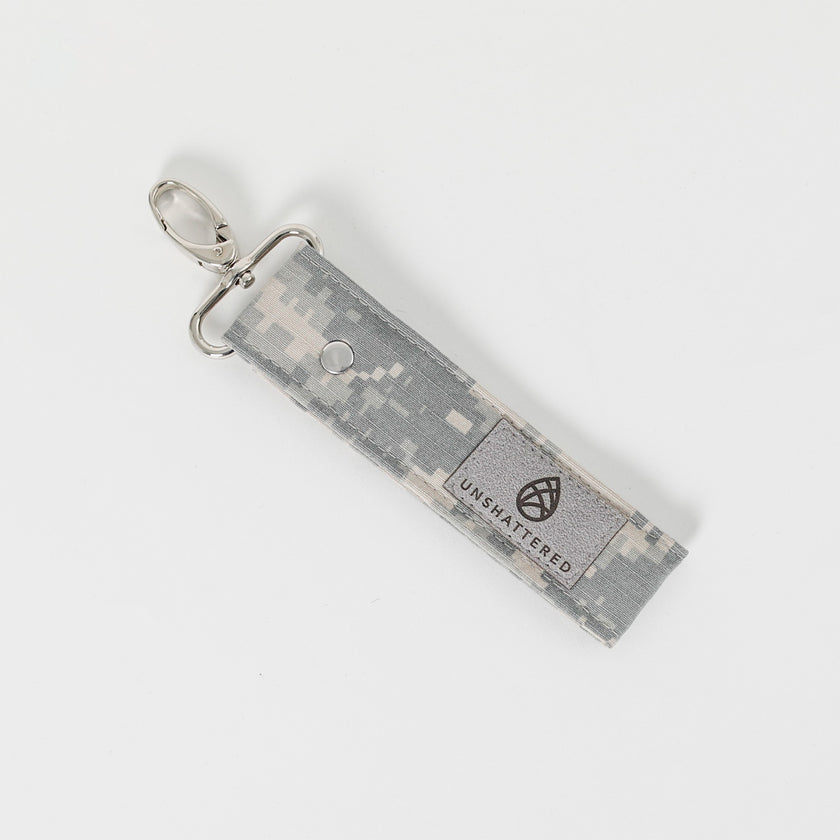 U.S Army key clip with gray label