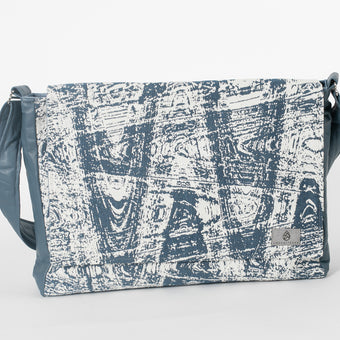 Melissa Large Messenger