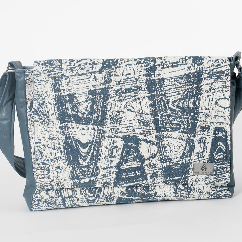 Melissa Large Messenger