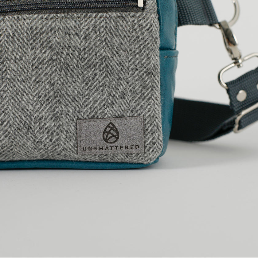 A gray label on a wool errand with teal accent