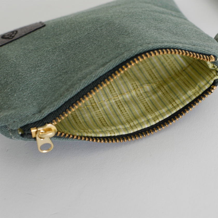 Stripped interior of the clip pouch