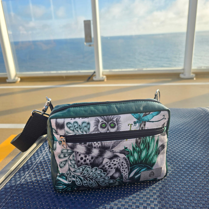 Patterned errand bag  with ocean view