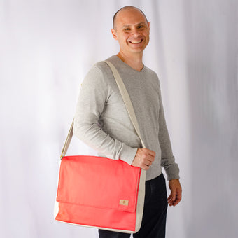 A man carrying the red formula e racing large messenger 