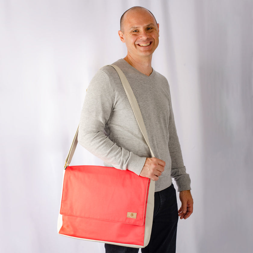 A man carrying the red formula e racing large messenger 