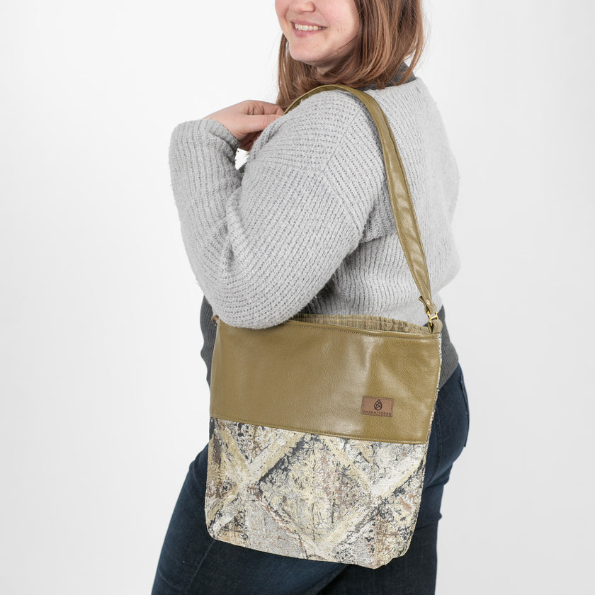 up-close of the Melissa Tote 