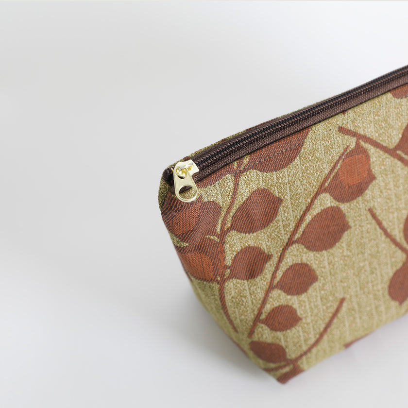 Fabric pouch with brown leaf pattern on a white background named after Tapeka 