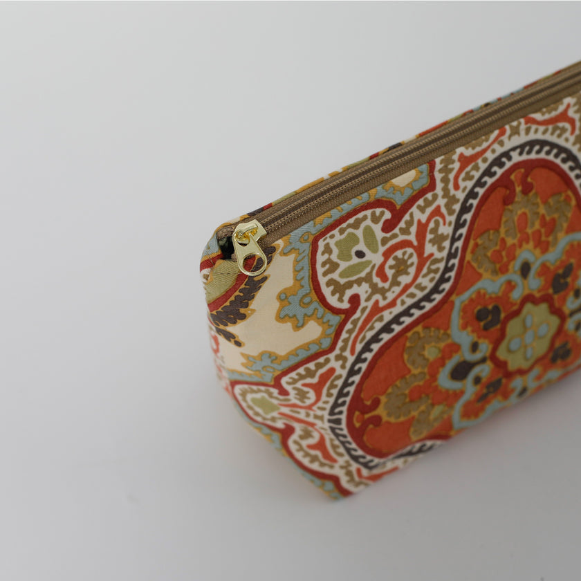 detail shot of the zipper 