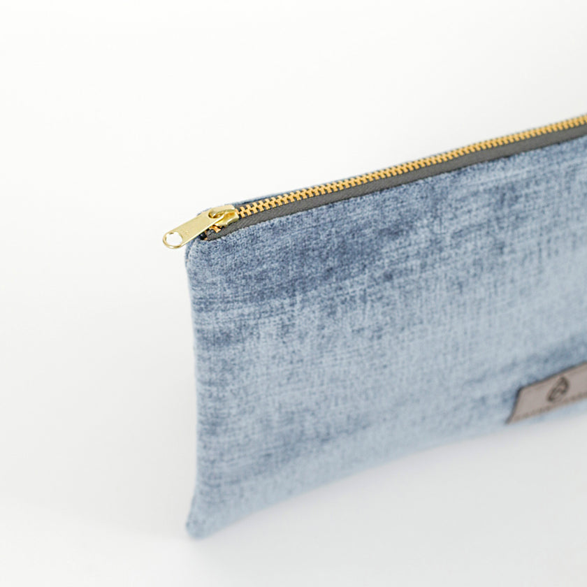 detail shot of the zipper 