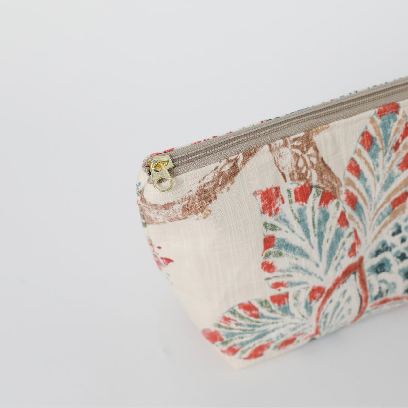 detail shot of the zipper 